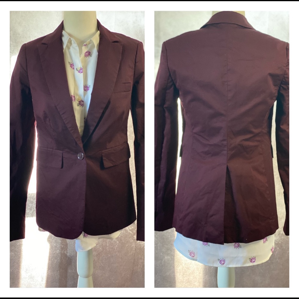 Body By Victoria burgundy fitted blazer